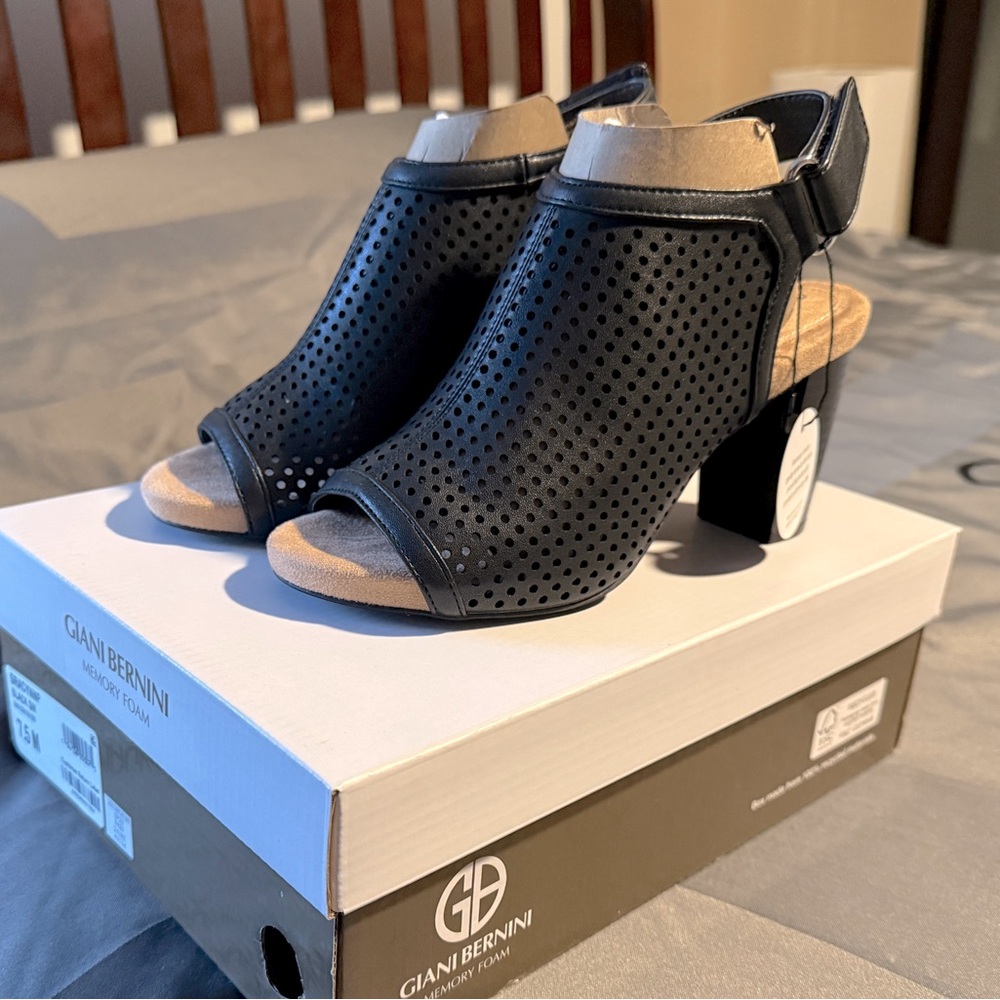 Giani Bernini shoe style GRACYNNP. Memory foam. Color black.